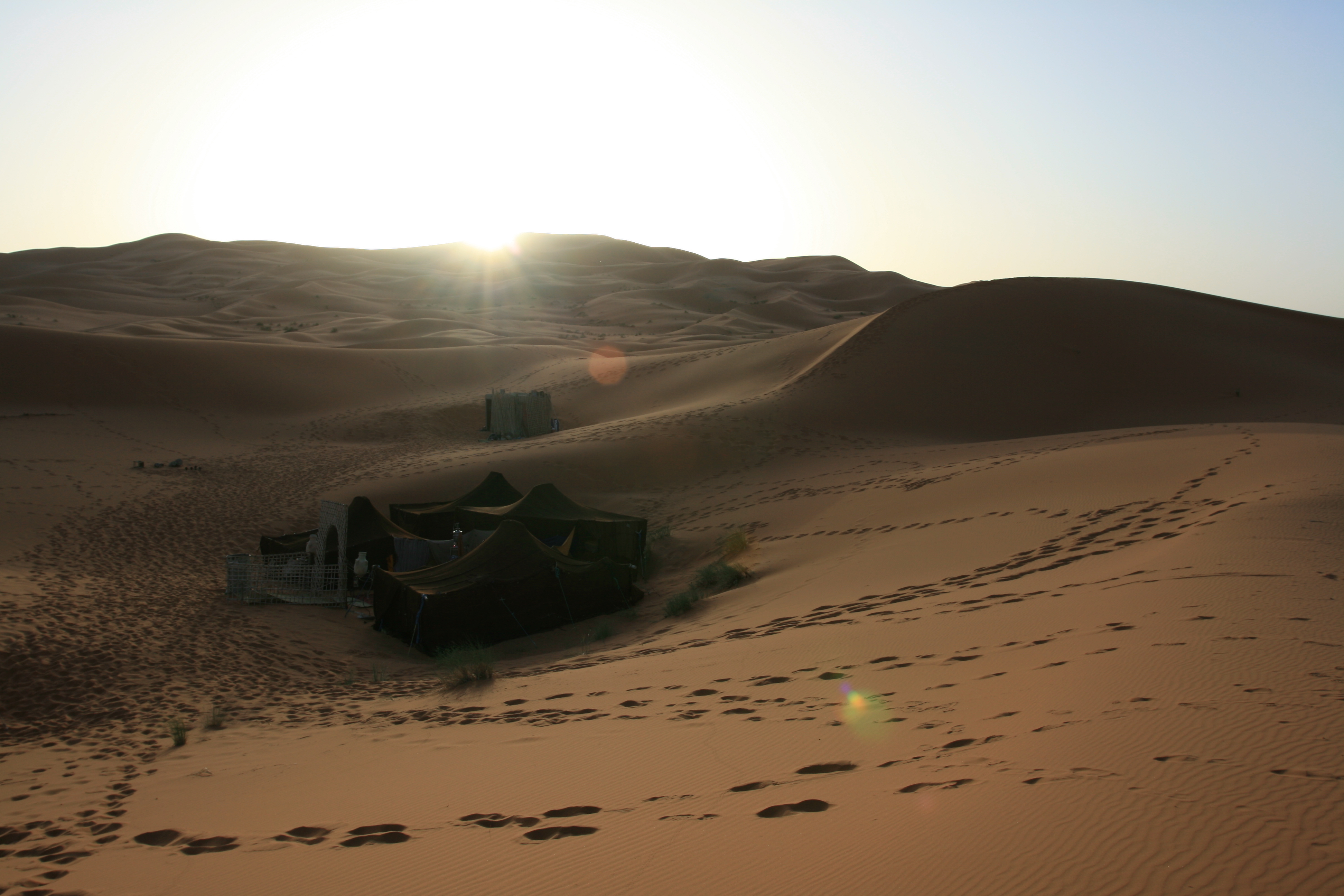 Wüstencamp bei Sonnenuntergang
